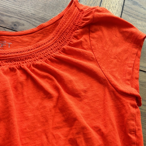 ⭐️🎉Women’s LOFT orange cap sleeve t-shirt size Med - Picture 3 of 4